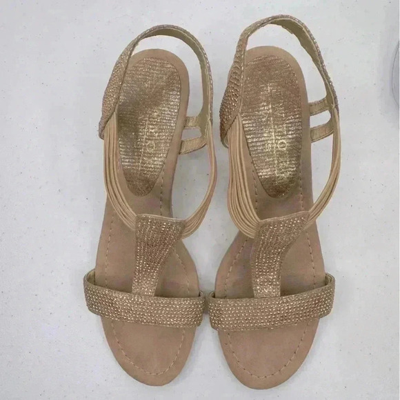 New York Transit GIVEN MOMENT Wedge
Gold Sandal Rhinestone Embellished Size 9 - Picture 4 of 13